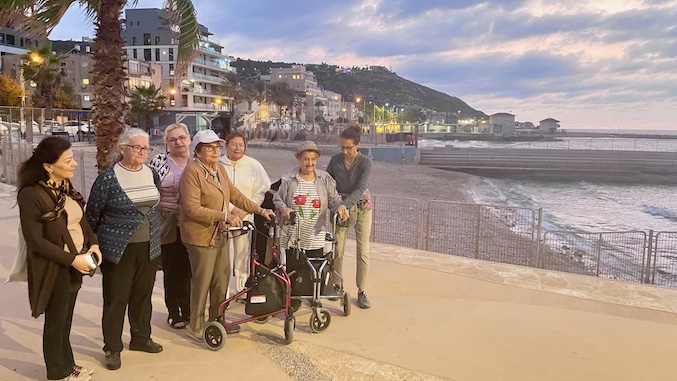 Sonnenbad am Strand - Neues aus unserem Haifa-Heim für Holocaustüberlebende